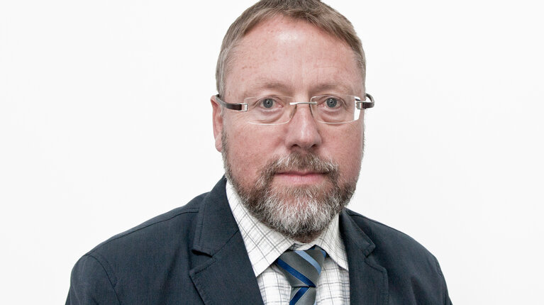 Deutsche Gesellschaft für Plasmatechnologie verleiht Rudolf-Seeliger-Preis an INP-Forscher Prof. Jürgen Röpcke