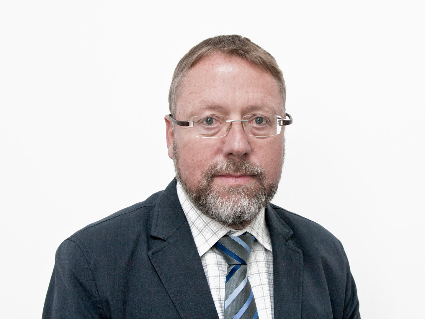 Porträt von Prof. Dr. Jürgen Röpcke, INP-Forscher und Träger des Rudolf-Seeliger-Preises der DGPT