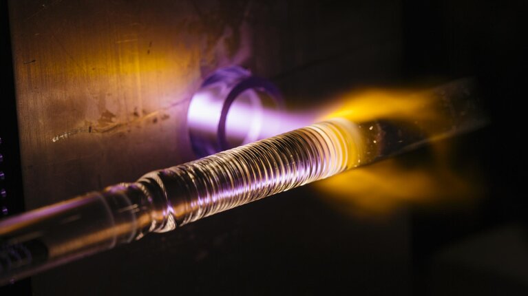 Mit Plasmatechnologie zu optischen Hochleistungsfasern