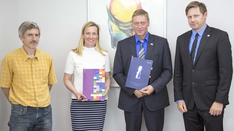 Greifswalder INP und Universität Kiel forschen gemeinsam zur Plasma-Oberflächenwechselwirkung