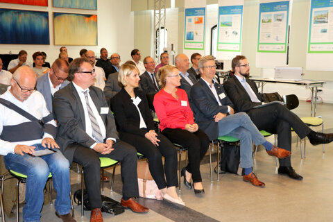 Heino Tanschus, Dr. Stefan Fassbinder, Dr. Angela Kruth, Judith Schäfer und Christian Dahlke sitzen bei einer Fachveranstaltung des CAMPFIRE-Projekts im Publikum.