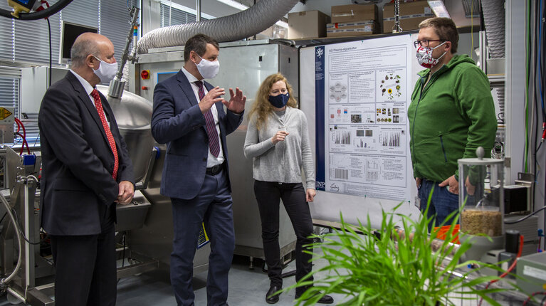 Besuch von Michael Sack, Landrat des Landkreises Vorpommern und Landesvorsitzender der CDU Mecklenburg-Vorpommern am Leibniz-Institut für Plasmaforschung und Technologie e.V. Greifswald-Greifswald und Landesvorsitzender der CDU Mecklenburg-Vorpommern