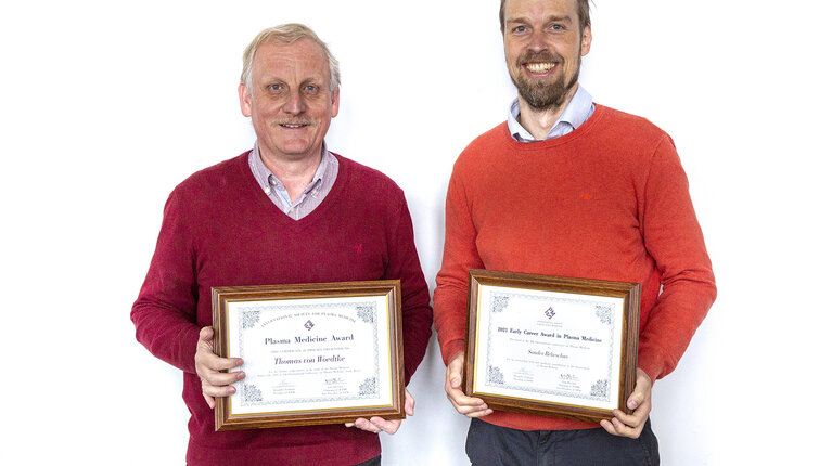 Double award for Greifswald plasma medicine researchers