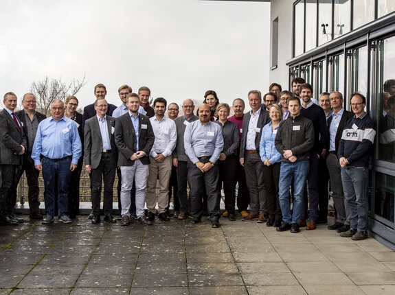 Gruppenfoto der Teilnehmenden des CAMPFIRE-Partner-Workshops zur Weiterentwicklung elektrokeramischer Dünnschichttechnologien.